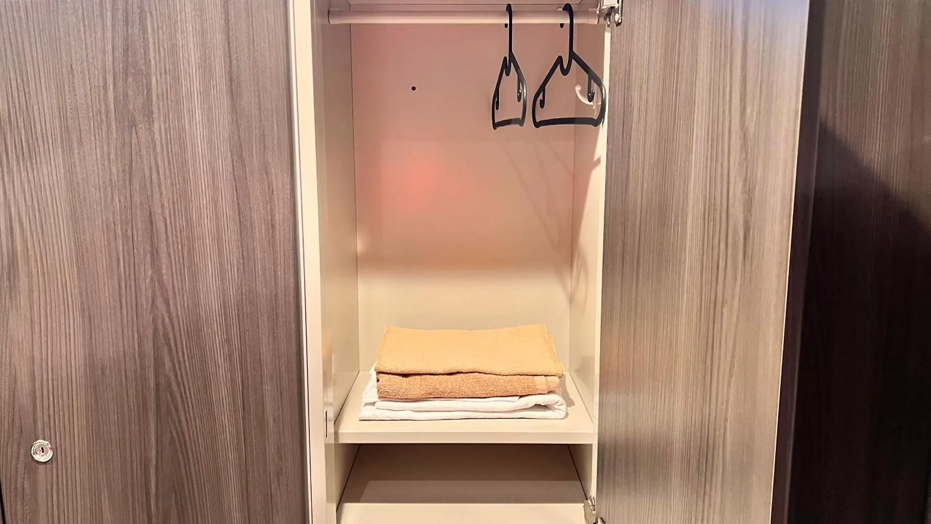 Capsule Hotel Suzumoriya Tokio 0*,  Japón