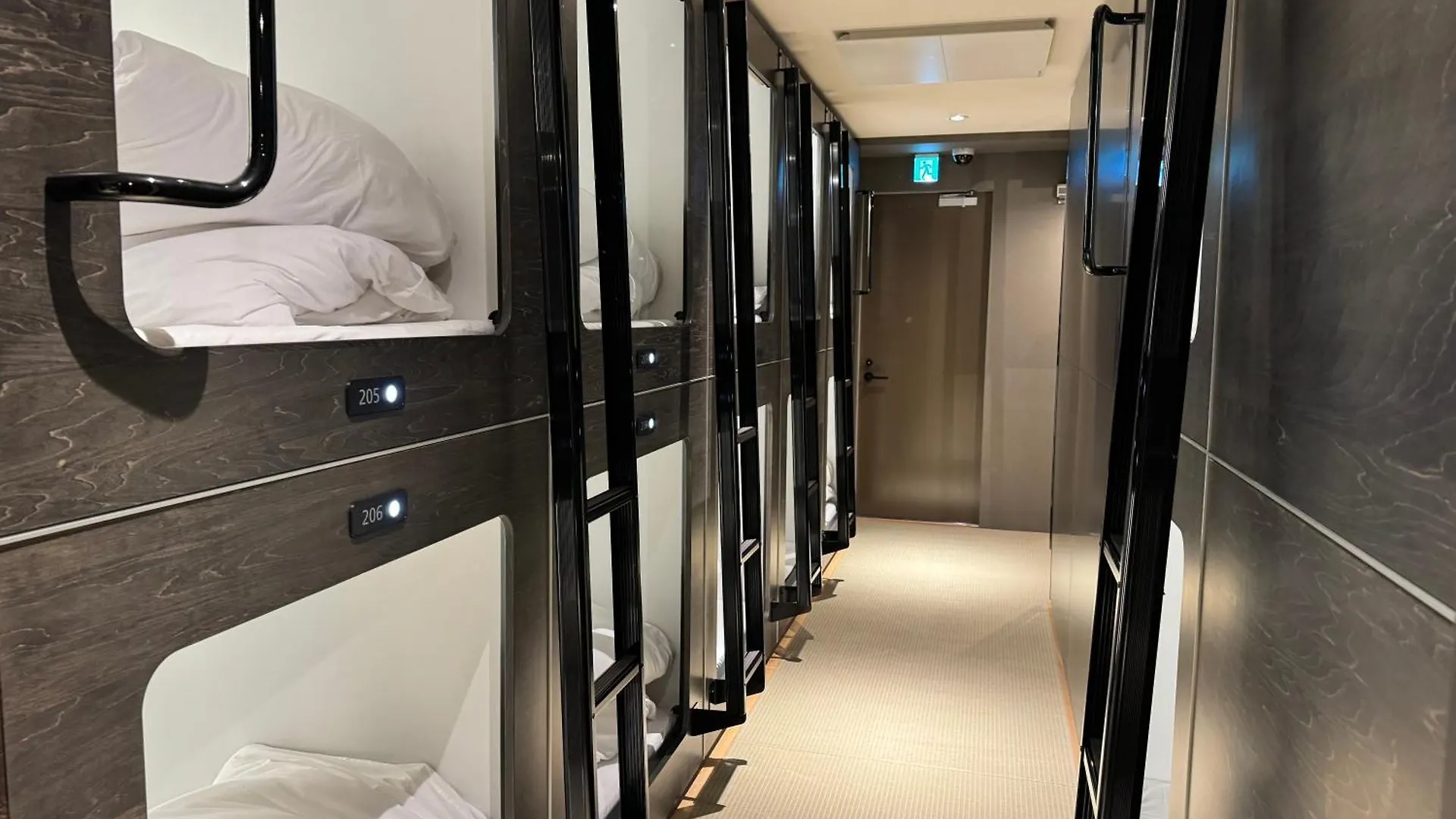 Capsule Hotel Suzumoriya Tokio