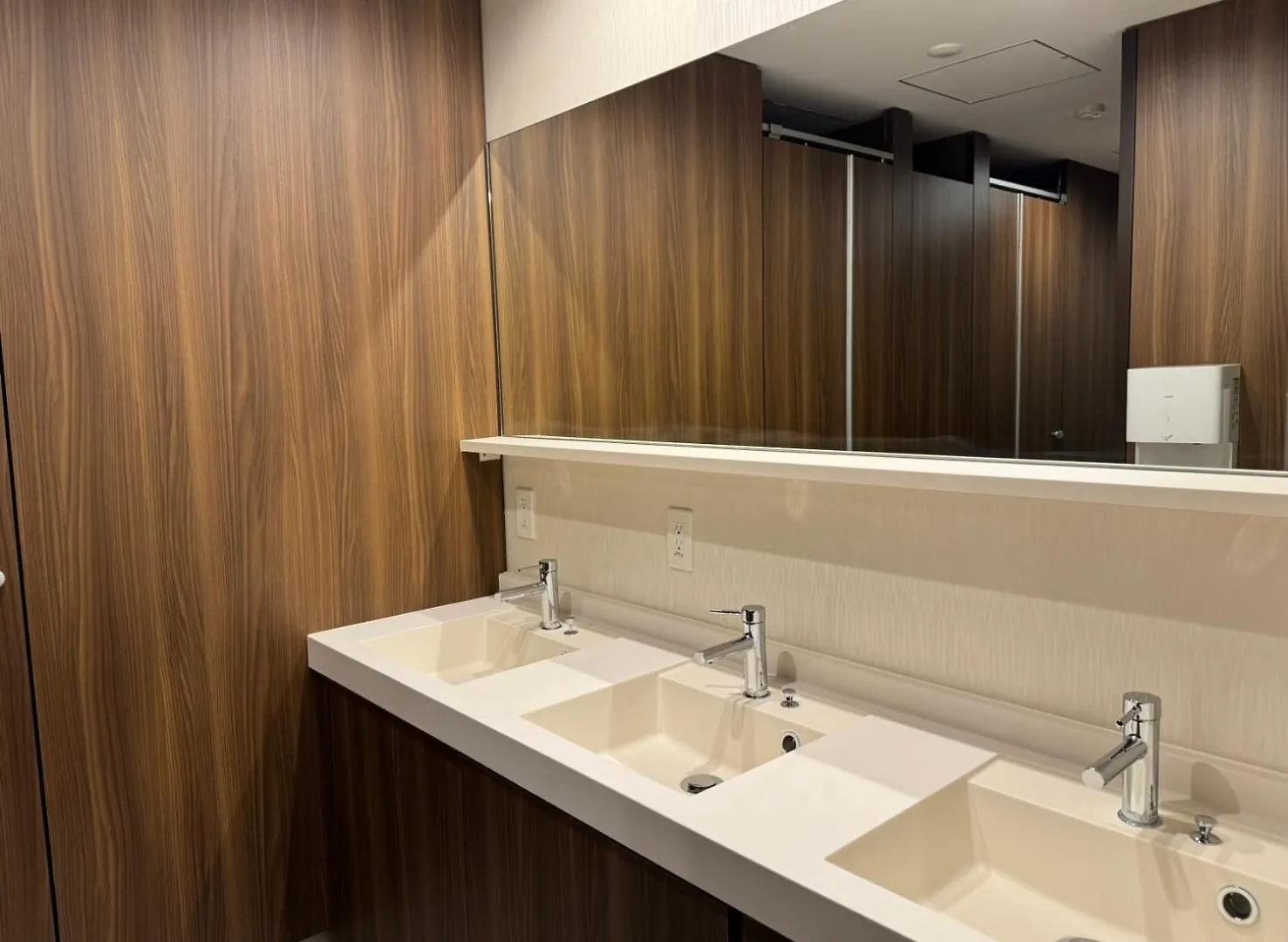 Capsule Hotel Suzumoriya Tokio 0*,  Japón